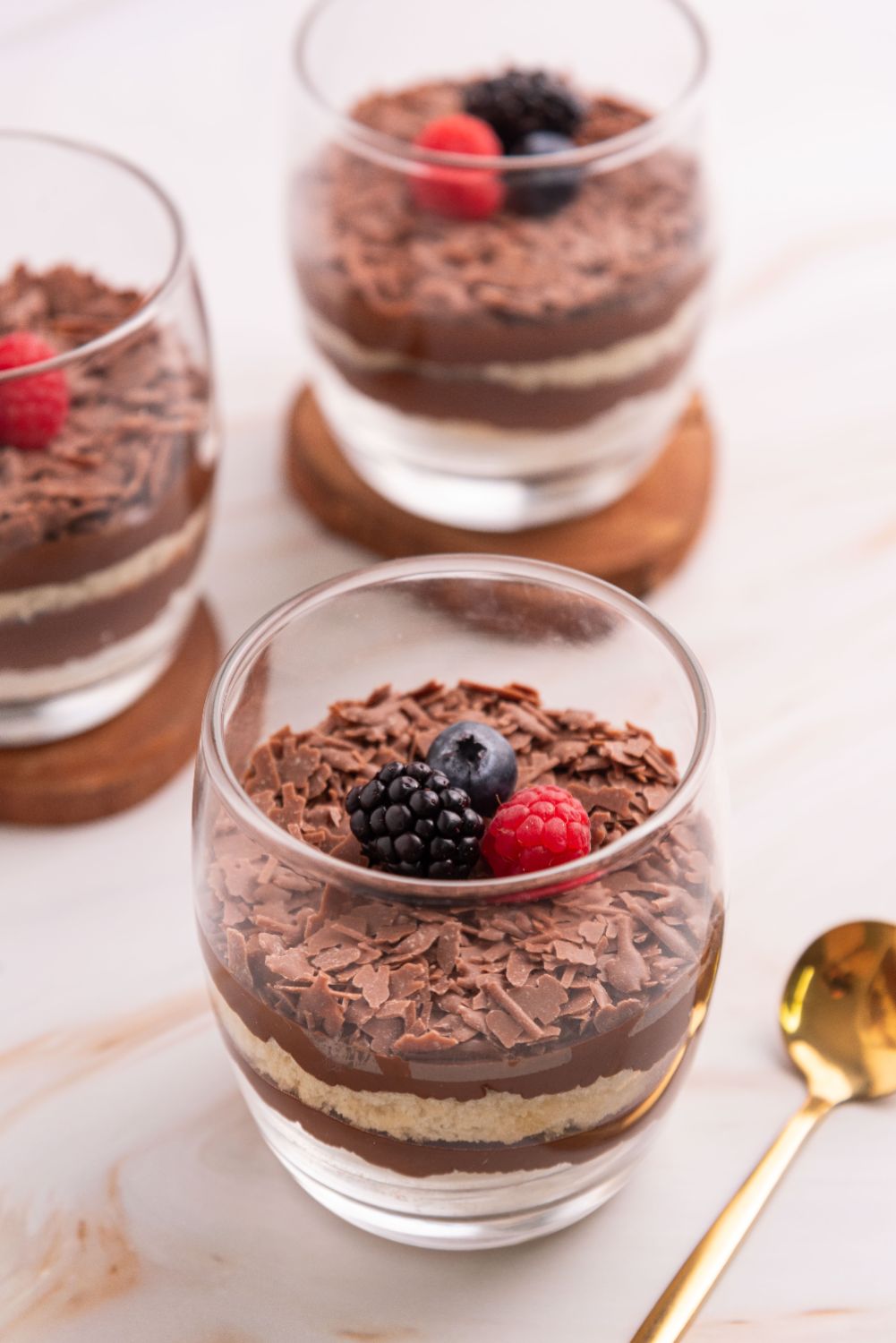 Sobremesa em copo com frutas vermelhas