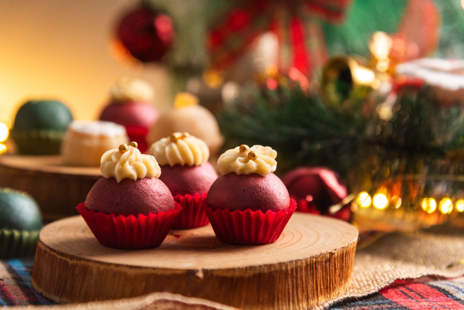 Doces de Natal em mesa decorada