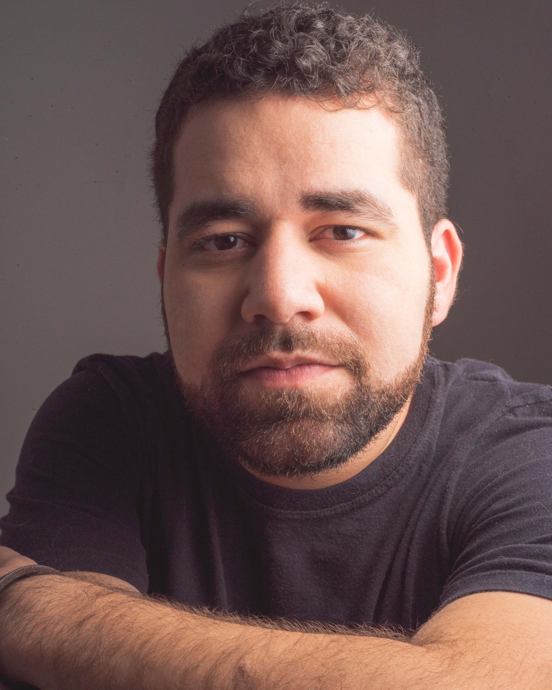 Retrato de Mikhael Treska, fotógrafo gastronômico